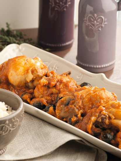 Pollo guisado con tomate y aceitunas