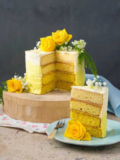 Lemon and elderflower ombre cake
