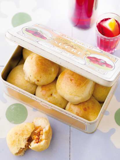 Pãezinhos recheados com frango e bacon