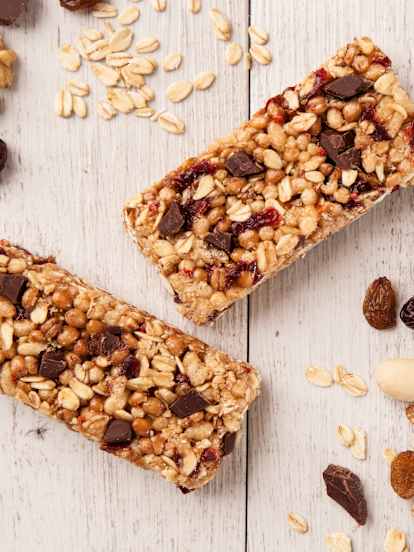 Μπάρες ενέργειας με δημητριακά και αποξηραμένα φρούτα