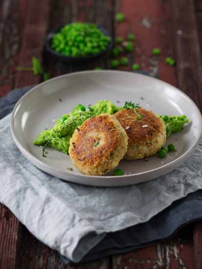 Faschierte Laibchen mit Erbsenpüree (vegan)