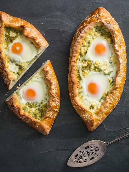 Pides aux trois fromages