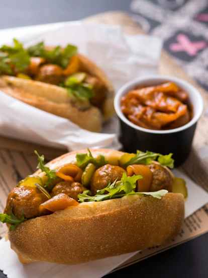 Hot dog aux boulettes de viande