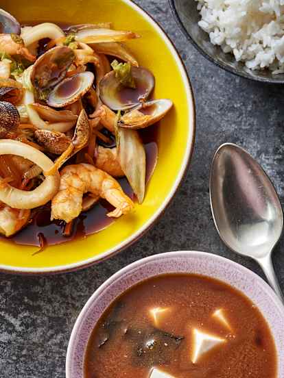 味噌湯&清酒蒸海鮮佐白米飯