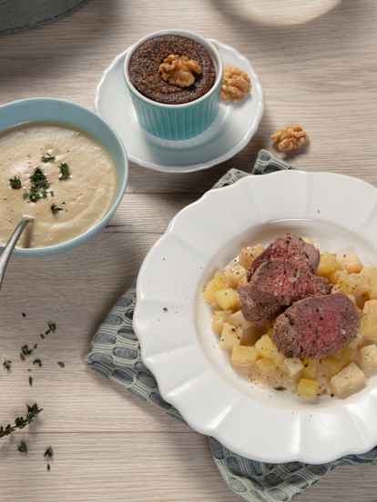 Menü: Maronicremesuppe, Rinderfilets mit Sellerie-Erdäpfel-Gemüse und Schokotraum