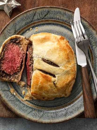 Beef Wellington mit Rotwein-Jus und Champignon-Duxelle