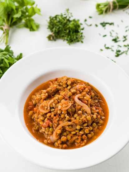 Lentilhas estufadas com cebola e tomate