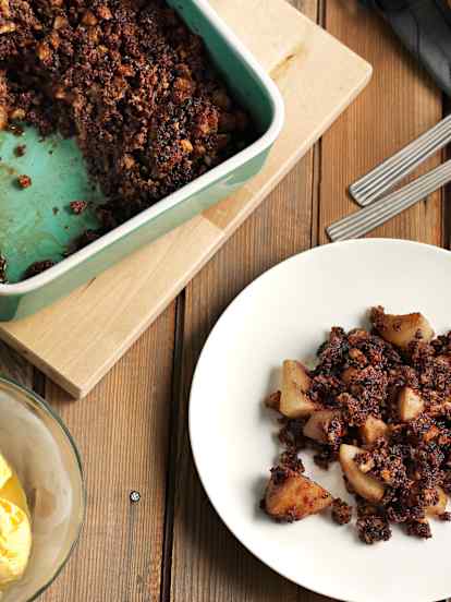 Crumble de pera con chocolate