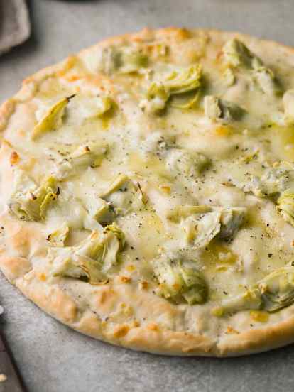Pizza Bianca met Artisjok en Truffelolie