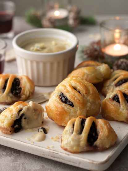 Mini Eccles Cakes with Potted Stilton