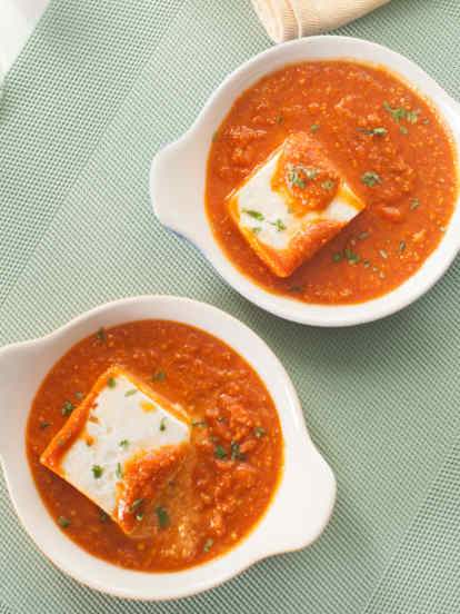 Queso fresco en salsa de tomate masala