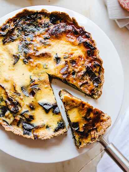 Quiche de alho poró e espinafre sem glúten