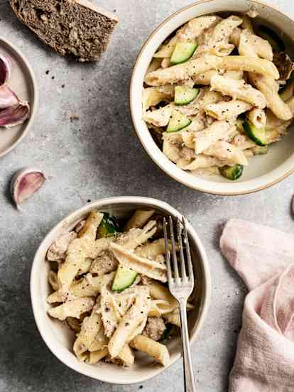 Salade de pâtes, concombre et thon