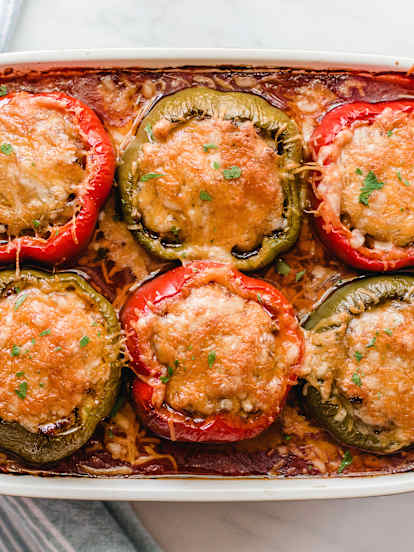 Pimientos rellenos con salsa de tomate