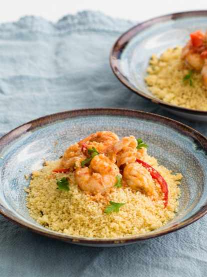 Estufado de peixe e camarão com cuscuz