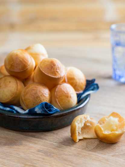 Brazilian cheese puffs (Pão de queijo)