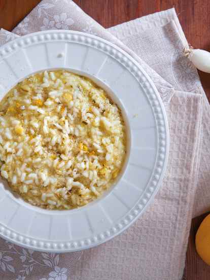 Lemon-flavored zucchini and spring onion risotto