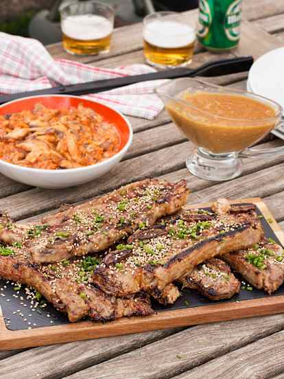 Churrasco marinado en piña y soja con setas shiitake