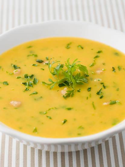 Sopa de grão e coentros