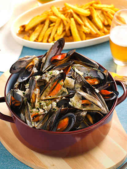 Mejillones con patatas fritas (Moules frites)