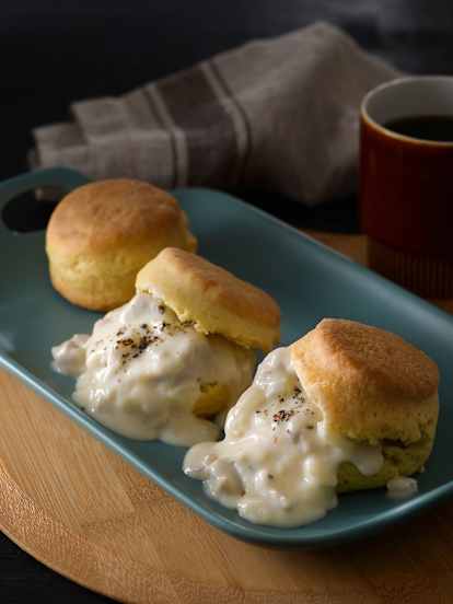 比司吉和香腸肉汁