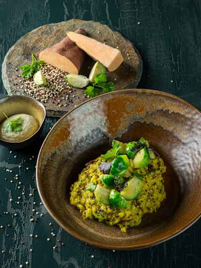 Quinoa-Süßkartoffel-Risotto mit Kohlsprossen