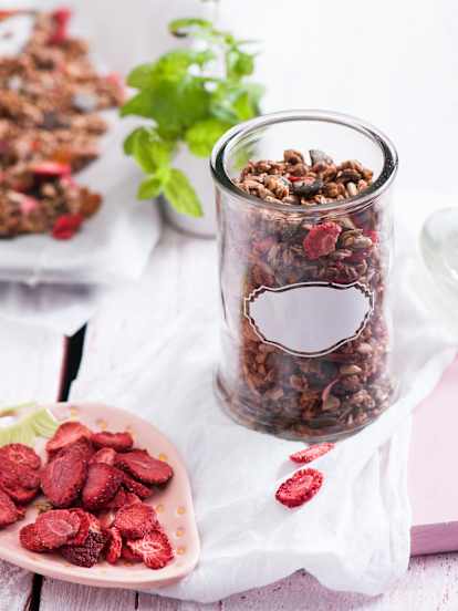 Jahodová granola s mátou