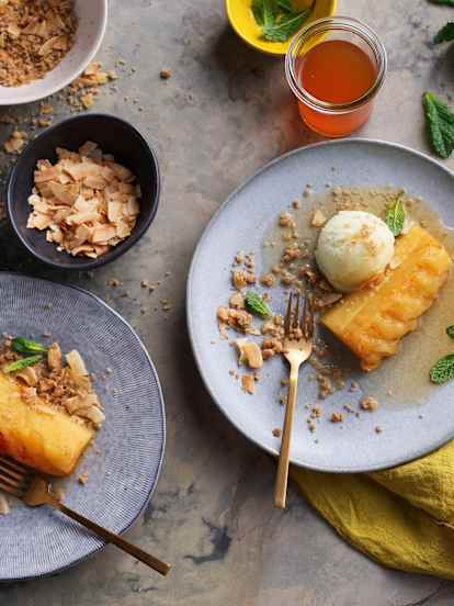 Chilli pineapple with coconut crumbs (TM6)