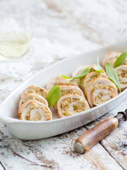 Rolinhos de peru com maçã e sálvia