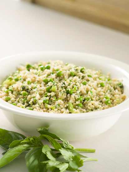 Quinoa con guisantes y pesto de almendra