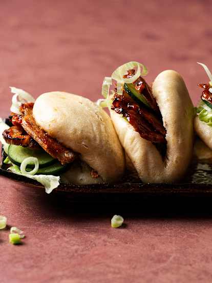 Bao buns com carne de porco e molho barbecue