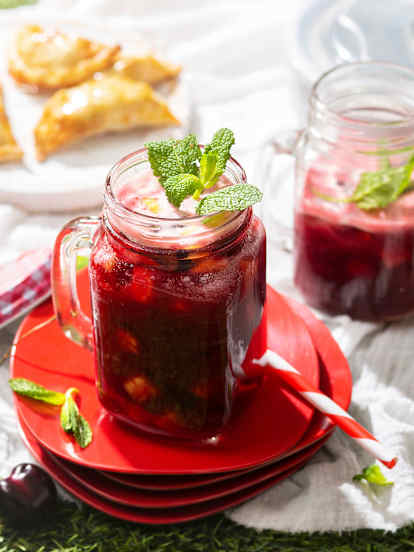 Té frío de hibisco y piña natural