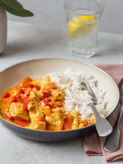 Hühnergeschnetzeltes mit Paprika und Reis