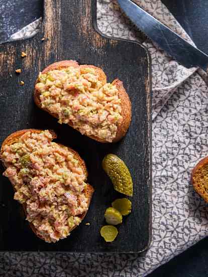 Tartare de saucisson et cornichons