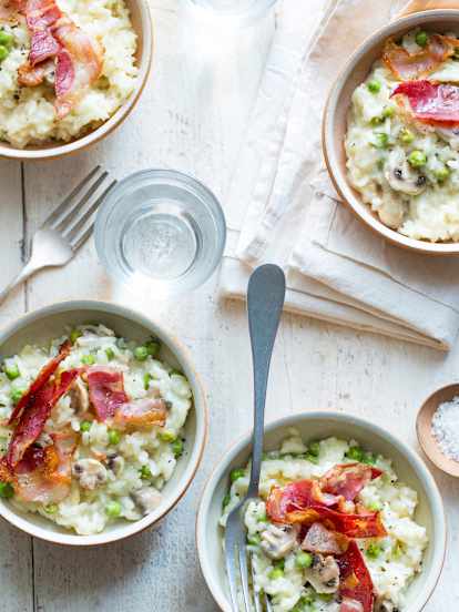 Risottos aux champignons, petits pois et pancetta