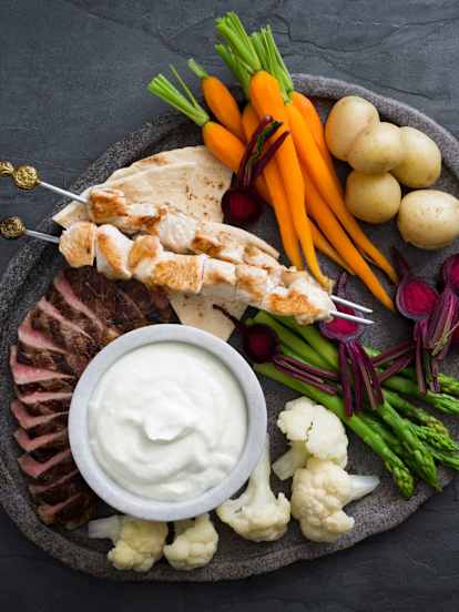 Toum (libański sos czosnkowy z białek)