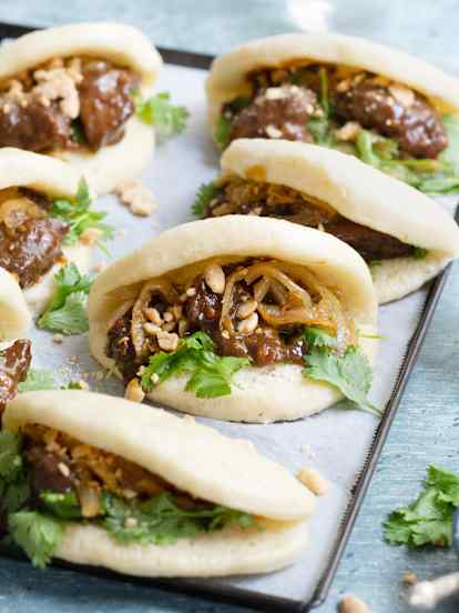 Gua baos au porc, pickles et cacahuètes