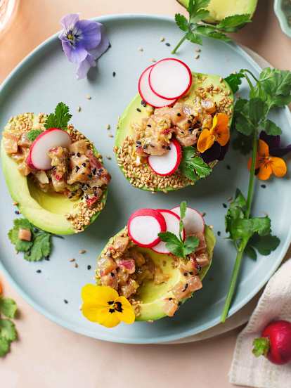 Aguacate con tartar de atún