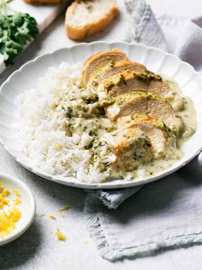 Hühnerstreifen mit Zitronen-Kräutersauce und Reis