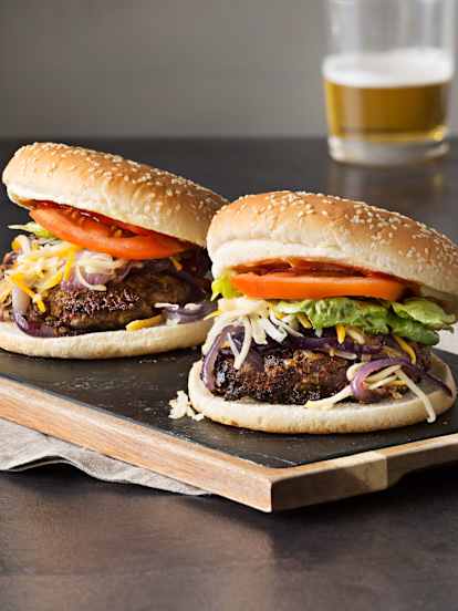 Hamburguesas con guacamole y aros de cebolla (sin gluten)