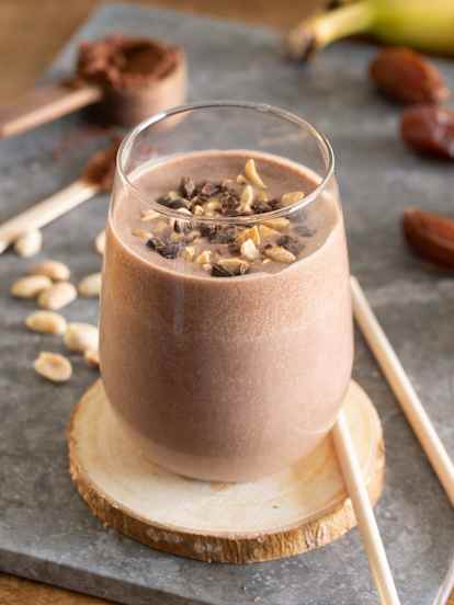 High protein smoothie z banánů a datlí