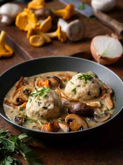 Schwammerlragout mit Semmelknödeln