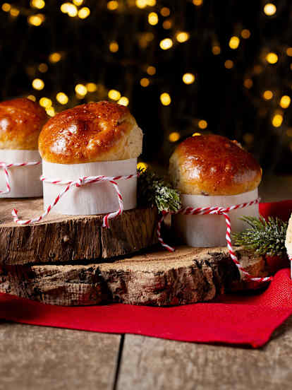 Mini panettones de jengibre y arádanos