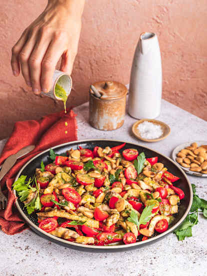 Ensalada de pimientos y pollo con almendras