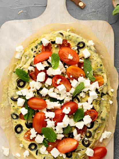 Omelet met salade van Olijven, Tomaten en Beyaz Peynir