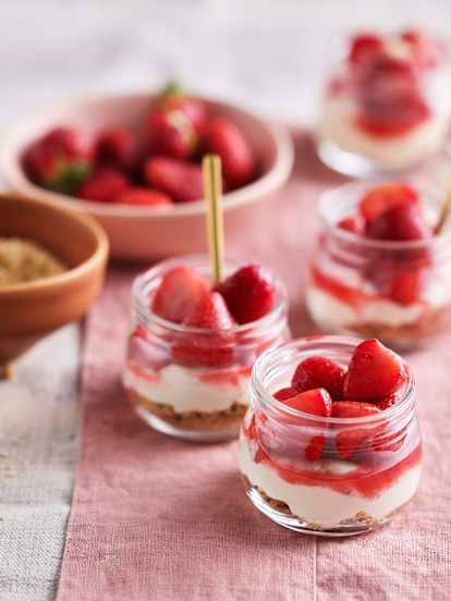 Sous-vide strawberries with white chocolate mousse