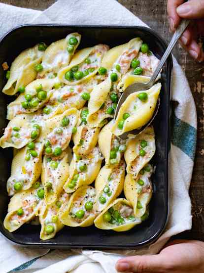 Conchiglioni au saumon fumé, petits pois, crème et citron