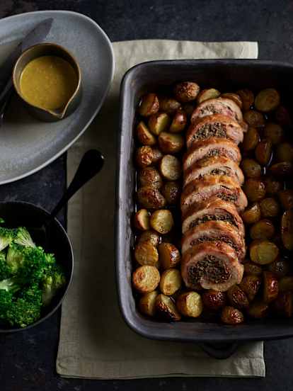 Pollo relleno de champiñones con patatas glaseadas
