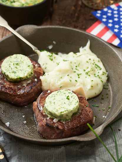 Fillet mignon con puré de patata rústico y espinacas a la crema - EEUU