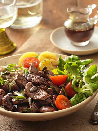 Buchweizen Bowl mit Rinderfilet und Käferbohnen